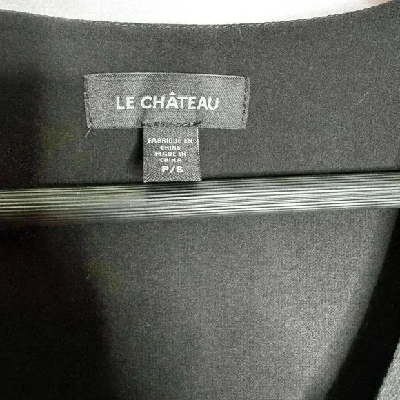 Le Chateau Short dress with  Flowers - Picture 2 of 3